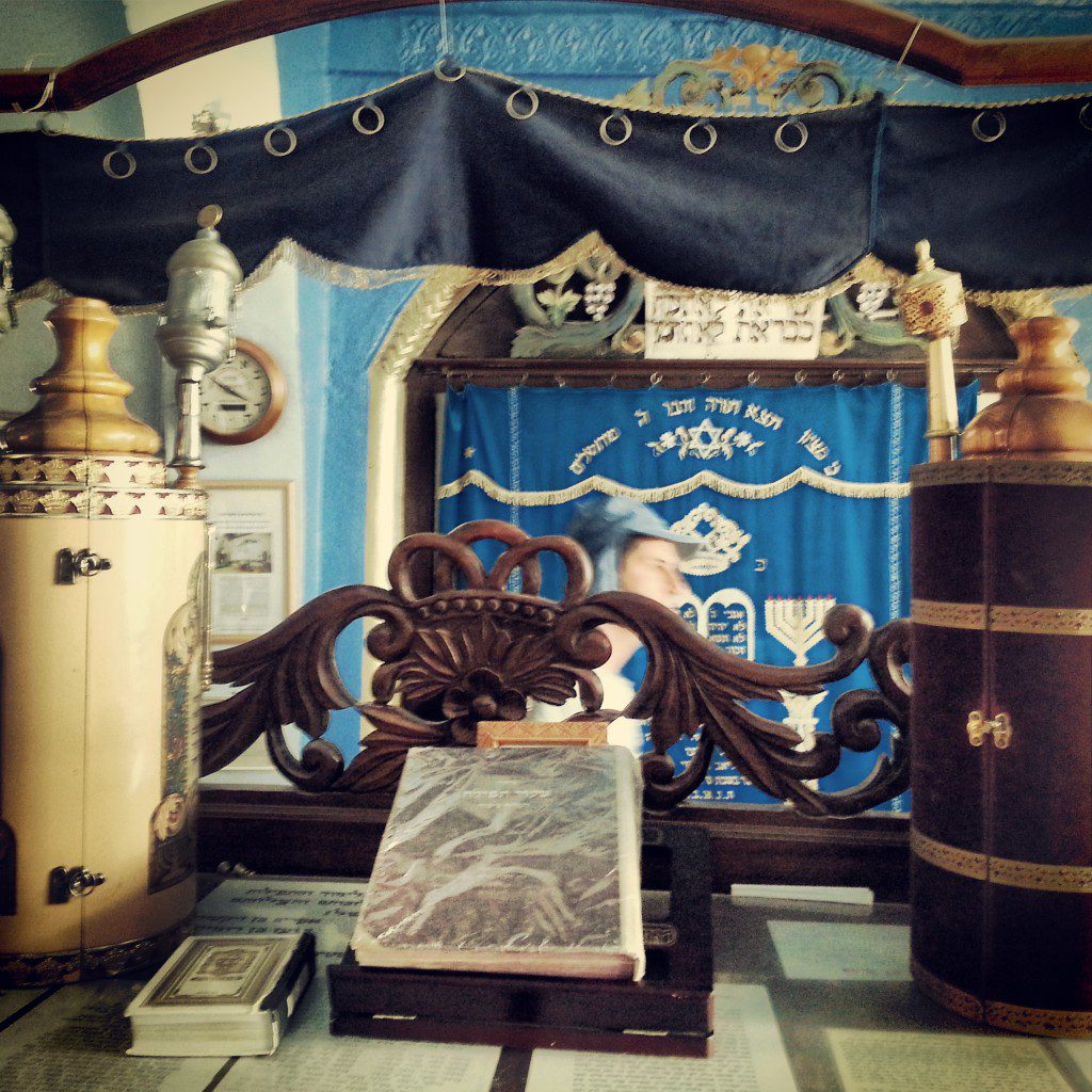 Inside the Josef Caro Synagogue