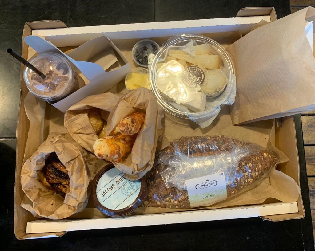 A delicious takeaway breakfast picnic from the Jacobs Dairy and Agadat HaLechem bakery.