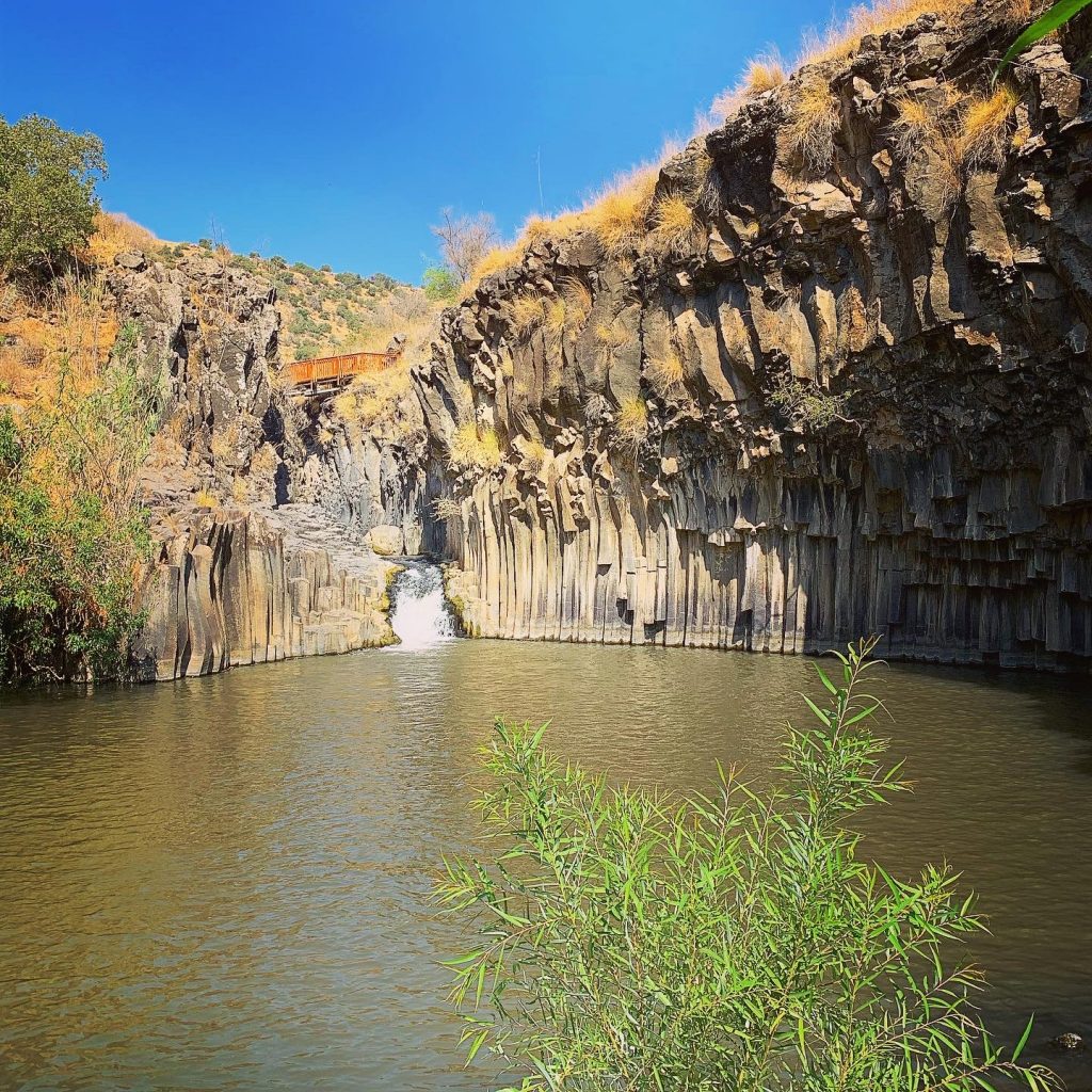 Remarkable geological formations at the Hexagon Pool in the Golan Heights